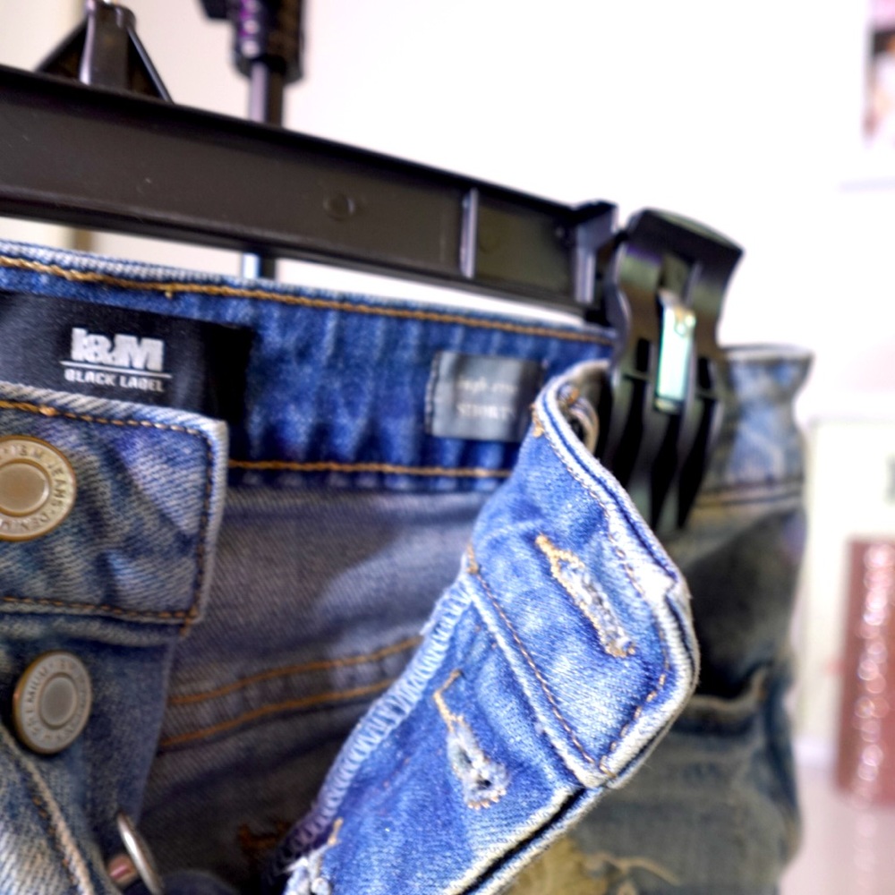 Distressed High Rise Demin Shorts - Picture 4 of 4